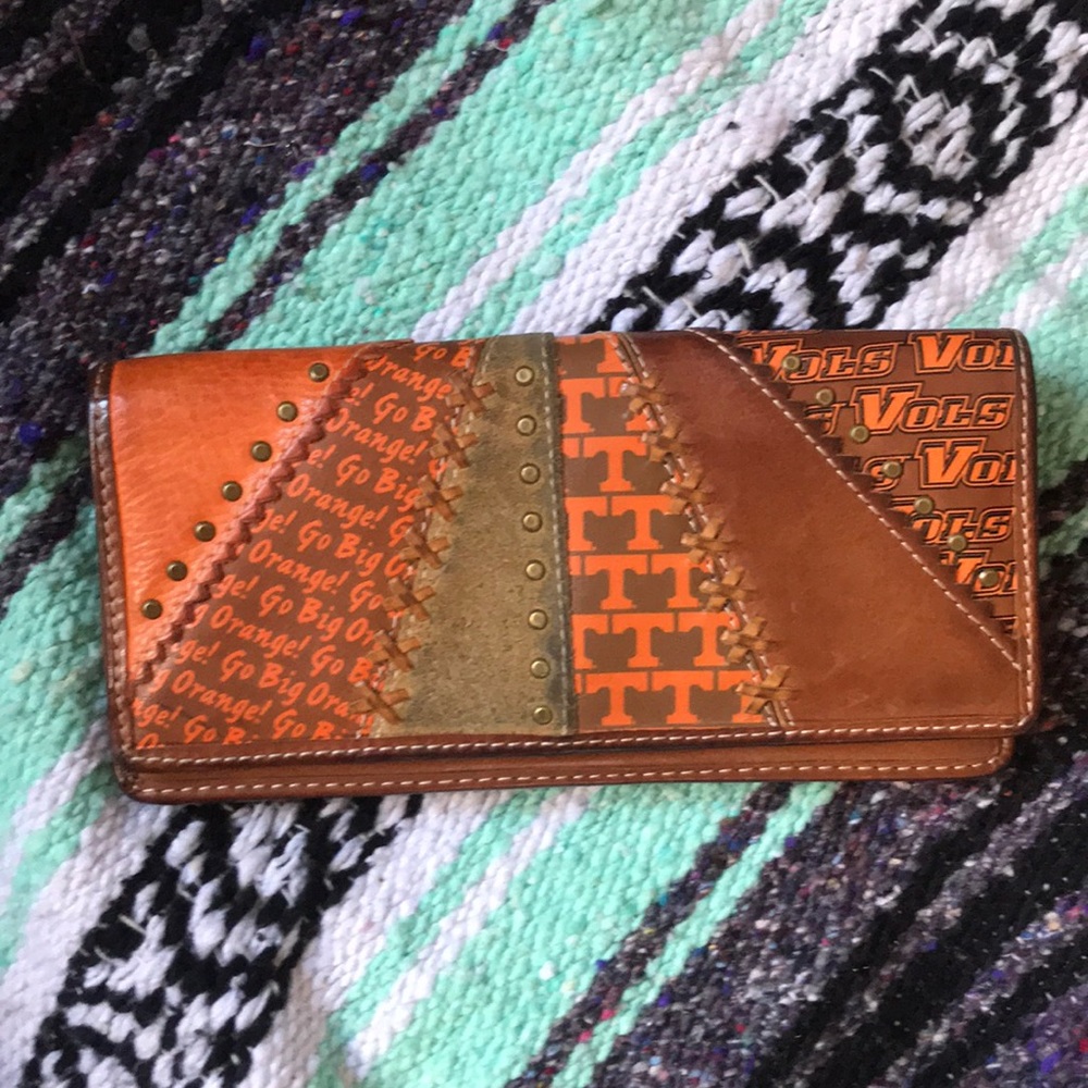 UT Volunteers Leather Fossil Wallet orange and tan